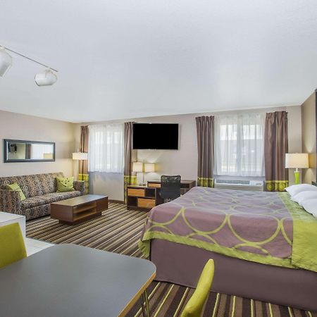 Super 8 By Wyndham Brookings Hotel Exterior photo