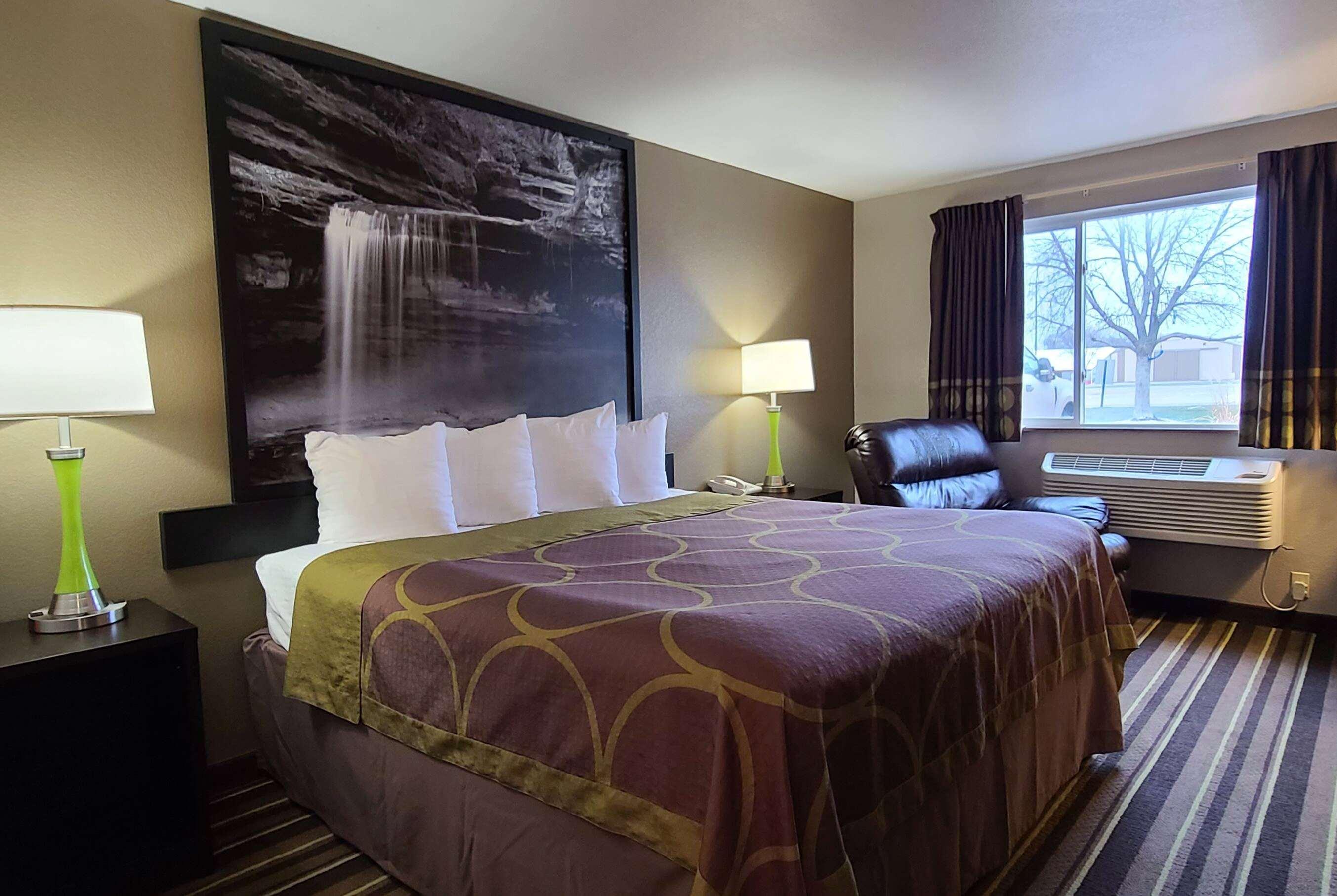 Super 8 By Wyndham Brookings Hotel Exterior photo