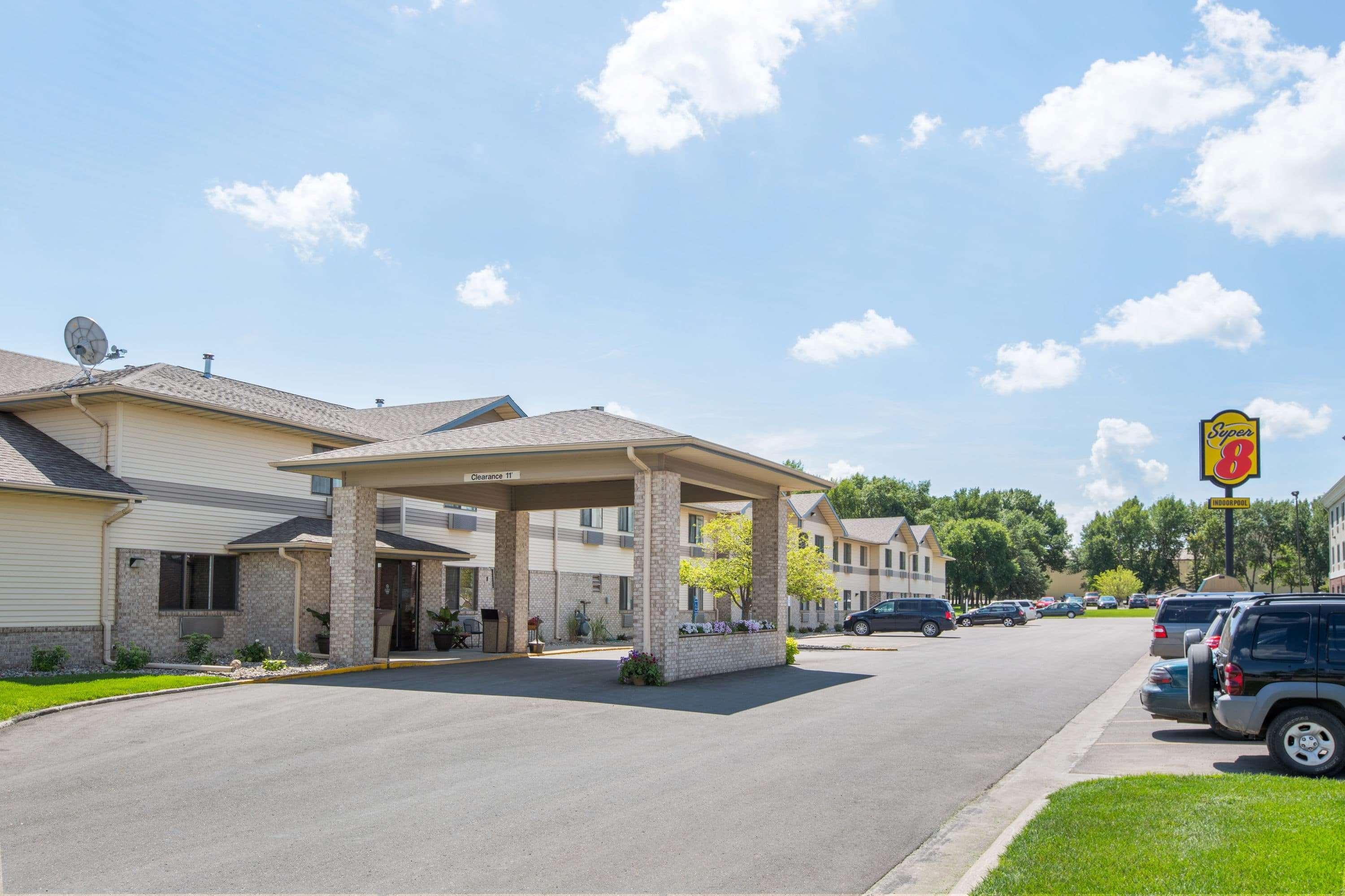 Super 8 By Wyndham Brookings Hotel Exterior photo