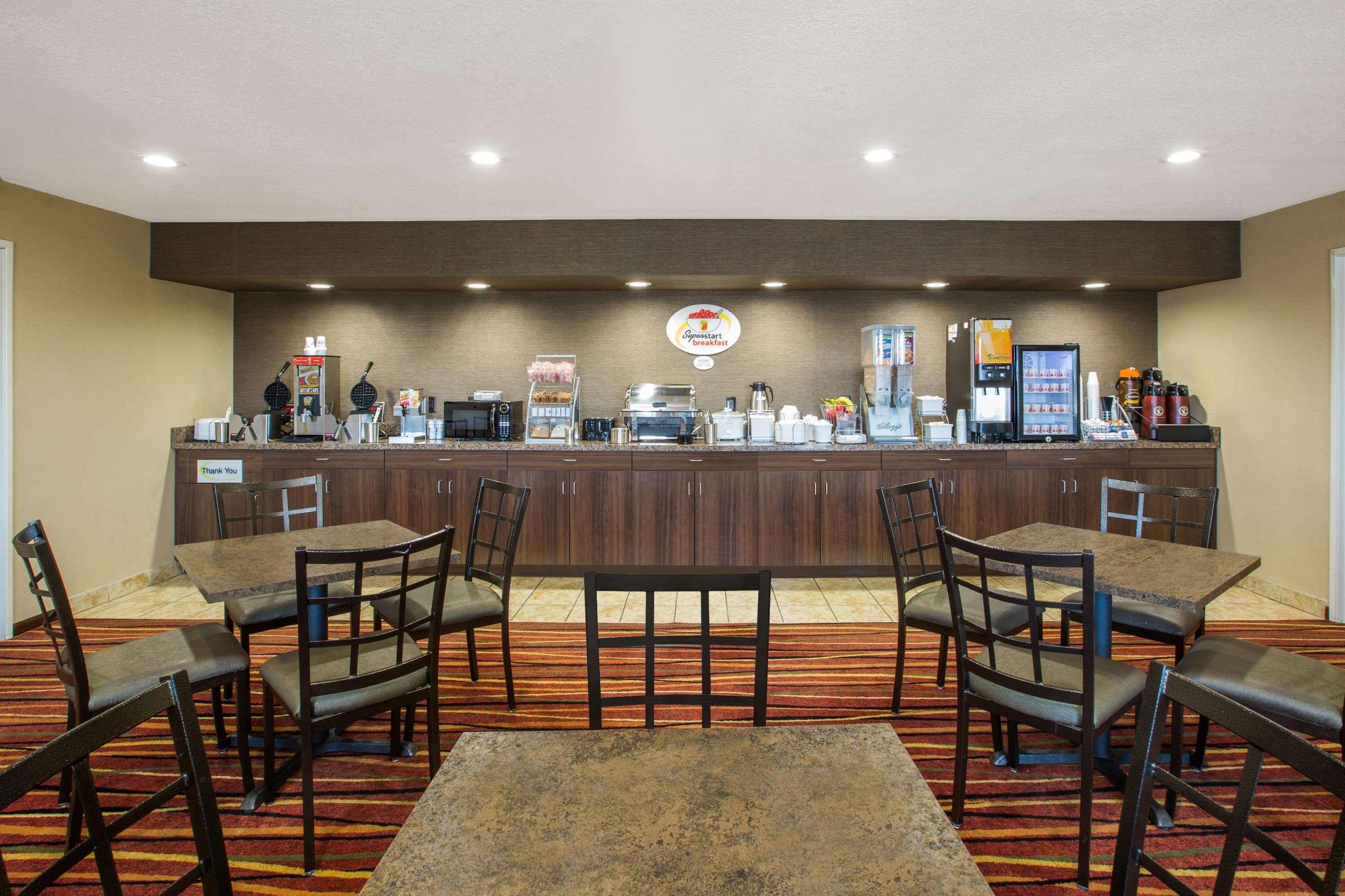 Super 8 By Wyndham Brookings Hotel Exterior photo