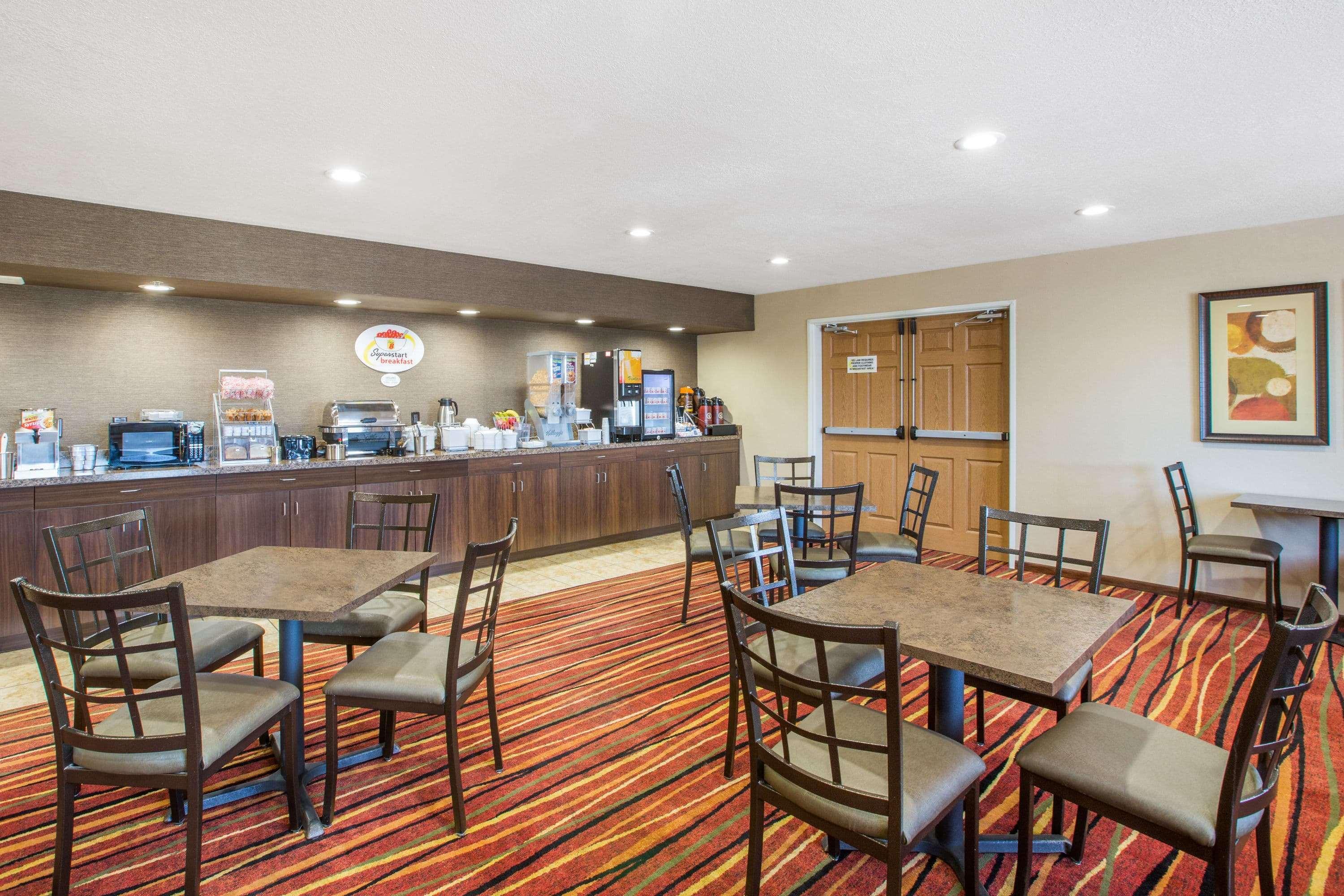 Super 8 By Wyndham Brookings Hotel Exterior photo