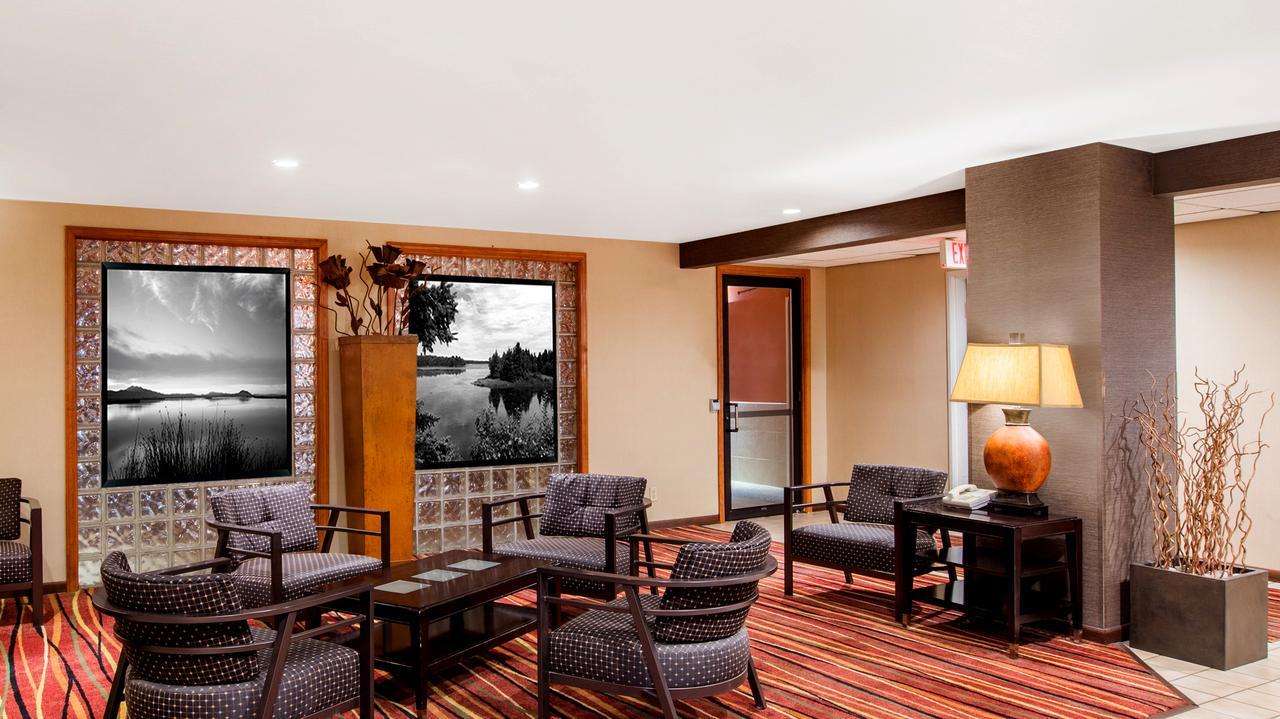 Super 8 By Wyndham Brookings Hotel Exterior photo